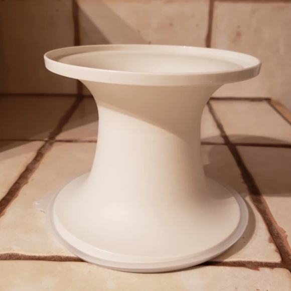 Multi-Purpose Tupperware server - Picture 3 of 5